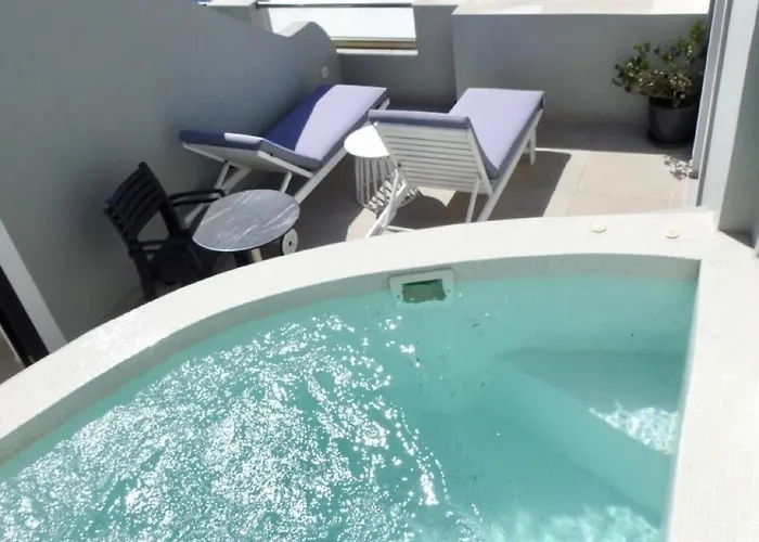 Avant Garde Firostefani