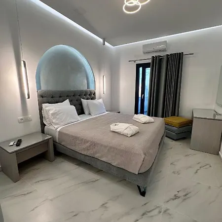 Avant Garde Apartment *