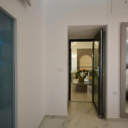 Apartment Avant Garde